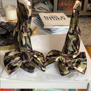 ICCONIC BOOT CAMO SATIN by PnkElephant